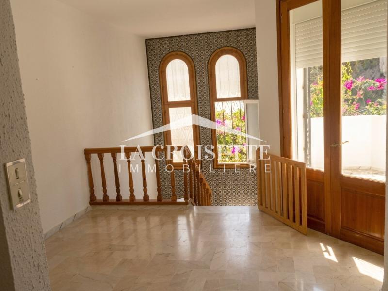 Villa S+6 avec piscine à La Marsa